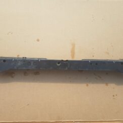 Priekšējā radiatora rāmja augšēja daļa priekš OPEL INSIGNIA SPORTS TOURER 2010