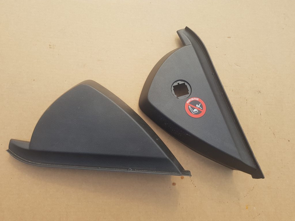 Mērinstrumentu paneļa sānu apdare priekš OPEL INSIGNIA SPORTS TOURER 2010 1 Mērinstrumentu paneļa sānu apdare priekš OPEL INSIGNIA SPORTS TOURER 2010