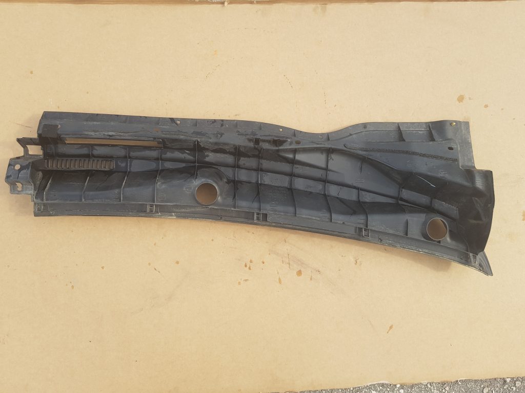 Vējstikla uzlikas (deflektora) režģis priekš TOYOTA COROLLA VERSO 2008 1 Vējstikla uzlikas (deflektora) režģis priekš TOYOTA COROLLA VERSO 2008