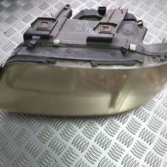 Priekšējais kreisais lukturis priekš AUDI A4 2003