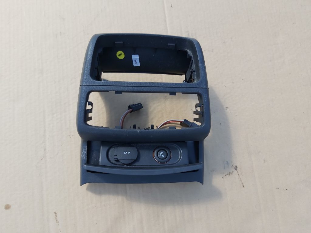 Centrālās konsoles (apdares) aizmugurēja daļa priekš AUDI A7 2011 SPORTBACK 1 Centrālās konsoles (apdares) aizmugurēja daļa priekš AUDI A7 2011 SPORTBACK