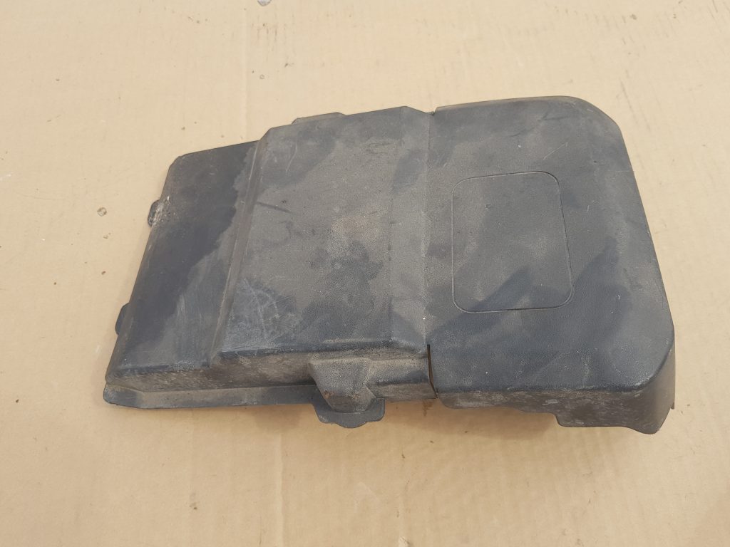 Akumulatora vāks priekš FORD FOCUS 2006 1 Akumulatora vāks priekš FORD FOCUS 2006