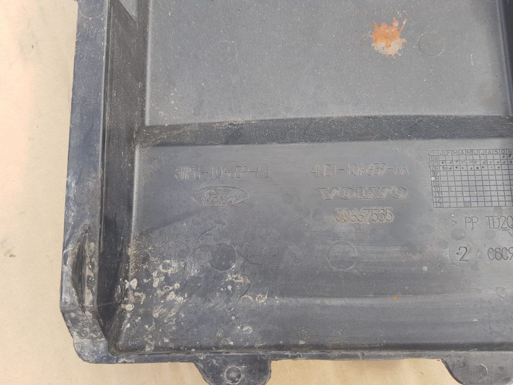 Akumulatora vāks priekš FORD FOCUS 2006 2 Akumulatora vāks priekš FORD FOCUS 2006