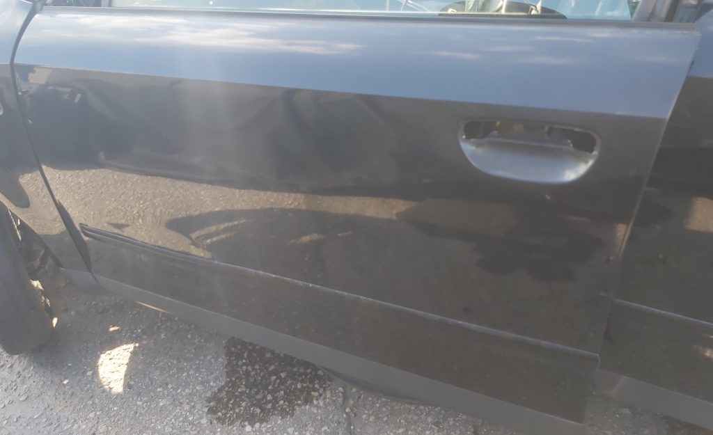 Priekšējās kreisās durvis priekš AUDI A4 2004 1 Priekšējās kreisās durvis priekš AUDI A4 2004