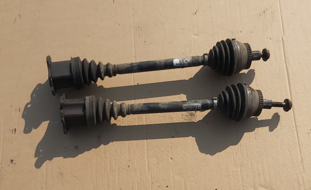 Pusass priekšējā kreisā priekš AUDI A4 2004 1 Pusass priekšējā kreisā priekš AUDI A4 2004