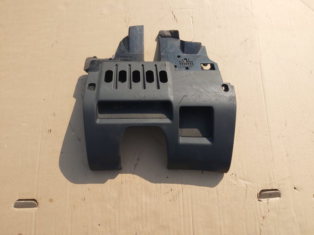 Mantu glabāšanas nodalījums vadītāja pusē priekš AUDI A4 2004 1 Mantu glabāšanas nodalījums vadītāja pusē priekš AUDI A4 2004