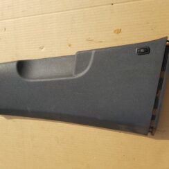 Vidējas salona statnes apdare priekš VW GOLF 2014