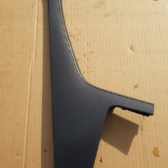 Centrālās konsoles (apdares) sānu panelis priekš VW GOLF 2014