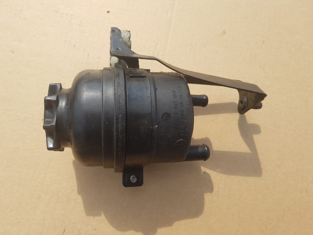 Stūres pastiprinātāja tvertne priekš BMW 530D E61 2006 TOURING TITANSILVER 1 Stūres pastiprinātāja tvertne priekš BMW 530D E61 2006 TOURING TITANSILVER