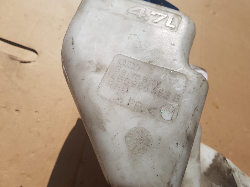 Mazgātāja šķidruma tvertne priekš AUDI A6 AVANT 2003 2 Mazgātāja šķidruma tvertne priekš AUDI A6 AVANT 2003