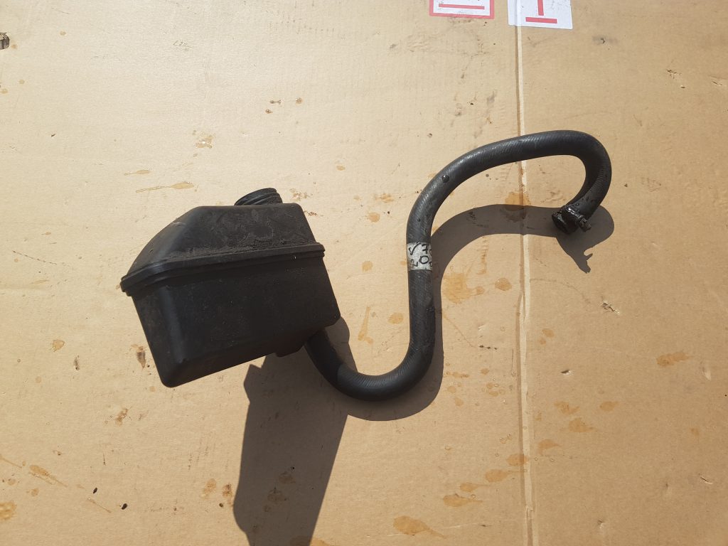 Stūres pastiprinātāja tvertne priekš VOLVO S40 2004 Grey 1 Stūres pastiprinātāja tvertne priekš VOLVO S40 2004 Grey