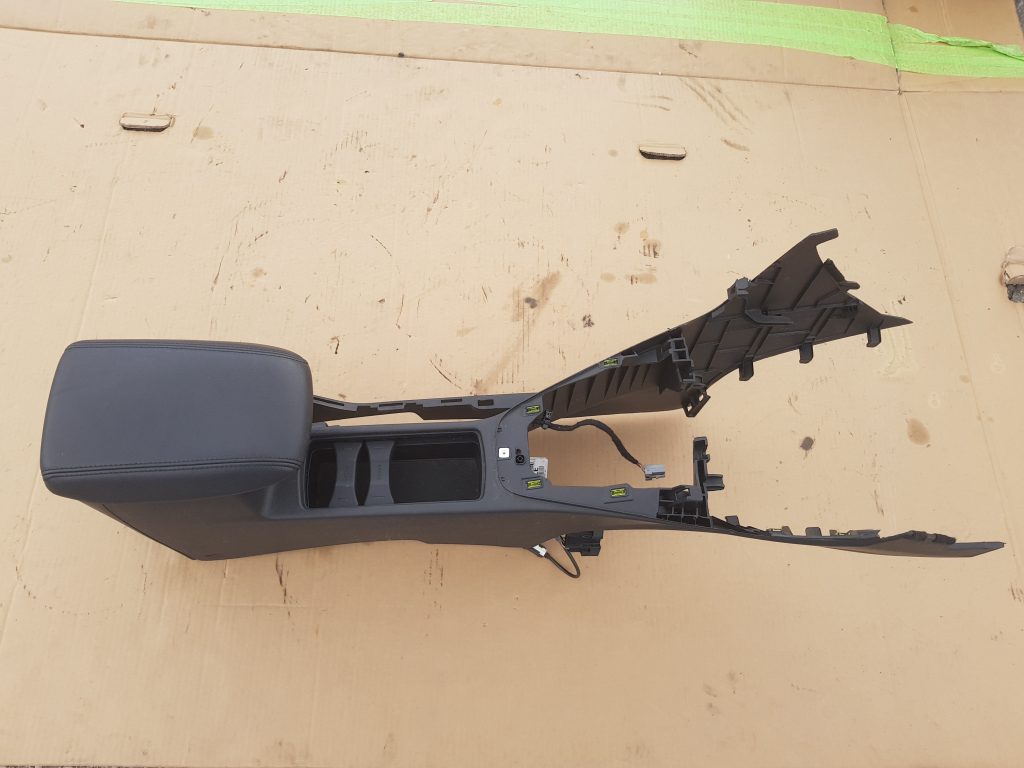 Centrālās konsoles apdares lielākā daļa priekš FORD FOCUS 2016 1 Centrālās konsoles apdares lielākā daļa priekš FORD FOCUS 2016