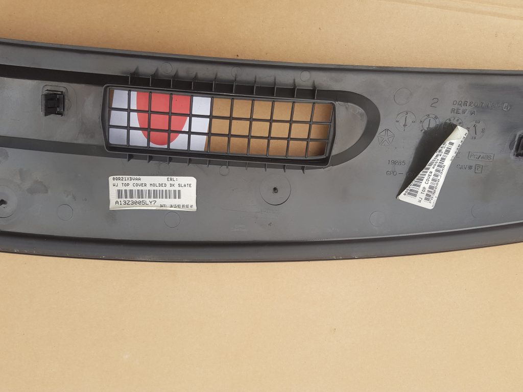 Vējstikla ventilācijas režģis (salonā) priekš JEEP GRAND CHEROKEE 2004 2 Vējstikla ventilācijas režģis (salonā) priekš JEEP GRAND CHEROKEE 2004