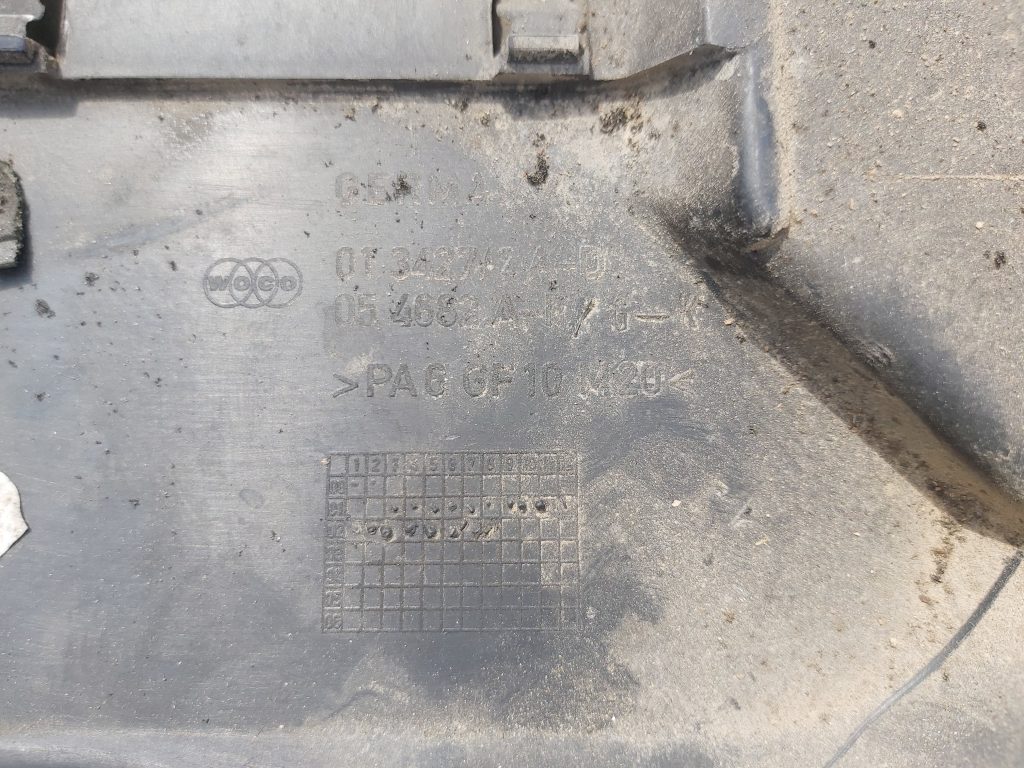 Dzinēja dekoratīvais vāks priekš AUDI A6 AVANT 2003 2 Dzinēja dekoratīvais vāks priekš AUDI A6 AVANT 2003