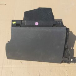 Mantu glabāšanas nodalījums pasažiera pusē priekš PEUGEOT 508 2012