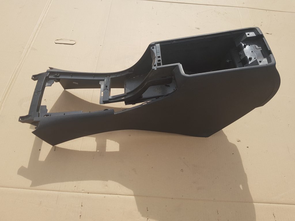 Centrālās konsoles apdares lielākā daļa priekš PEUGEOT 407 2004 2 Centrālās konsoles apdares lielākā daļa priekš PEUGEOT 407 2004