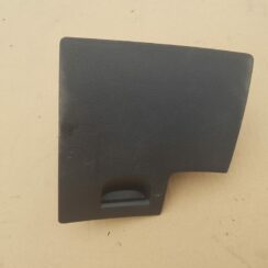 Mantu glabāšanas nodalījums vadītāja pusē priekš PEUGEOT 407 2004