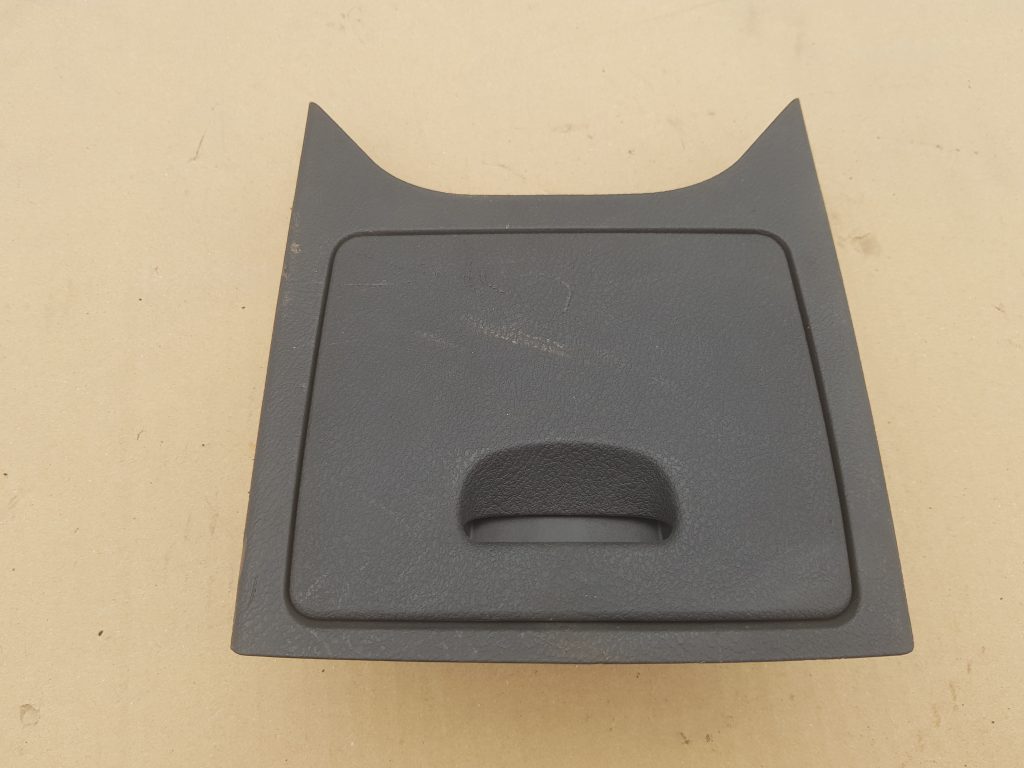 Centrālās konsoles nodalījums priekš PEUGEOT 407 2004 1 Centrālās konsoles nodalījums priekš PEUGEOT 407 2004