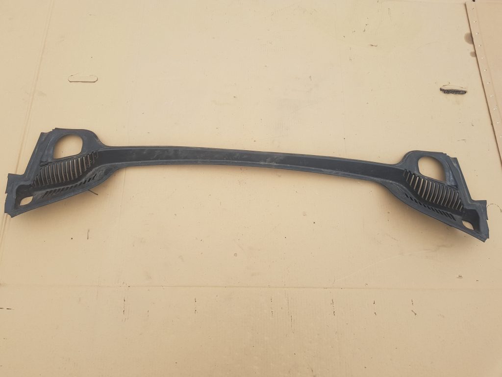 Vējstikla uzlikas (deflektora) režģis priekš PEUGEOT 407 2004 1 Vējstikla uzlikas (deflektora) režģis priekš PEUGEOT 407 2004