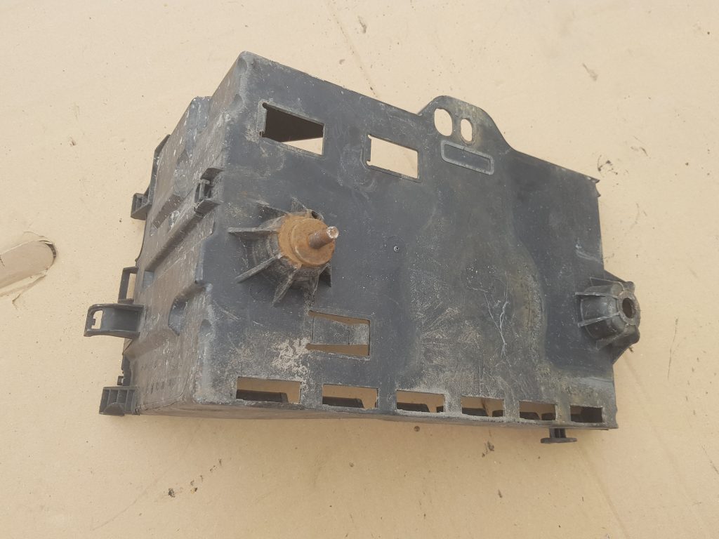 Akumulatora stiprināšanas korpuss priekš PEUGEOT 307 2007 1 Akumulatora stiprināšanas korpuss priekš PEUGEOT 307 2007