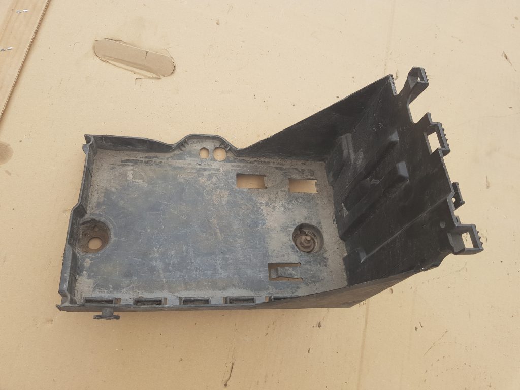 Akumulatora stiprināšanas korpuss priekš PEUGEOT 307 2007 2 Akumulatora stiprināšanas korpuss priekš PEUGEOT 307 2007