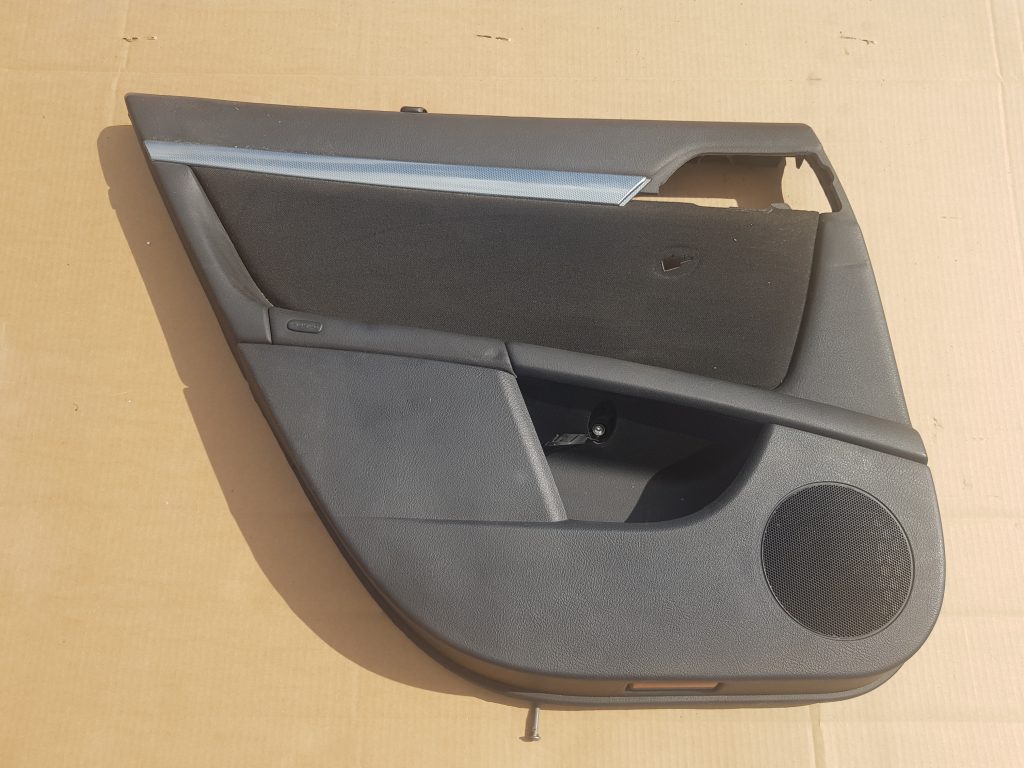 Aizmugurējo kreiso durvju apdare priekš PEUGEOT 407 2005 1 Aizmugurējo kreiso durvju apdare priekš PEUGEOT 407 2005