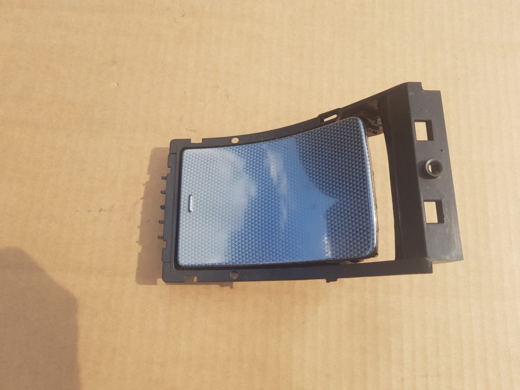 Centrālās konsoles nodalījums priekš PEUGEOT 407 2005 1 Centrālās konsoles nodalījums priekš PEUGEOT 407 2005