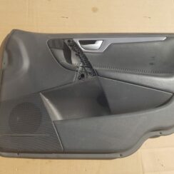 Priekšējo labo durvju apdare priekš VOLVO XC70 2004