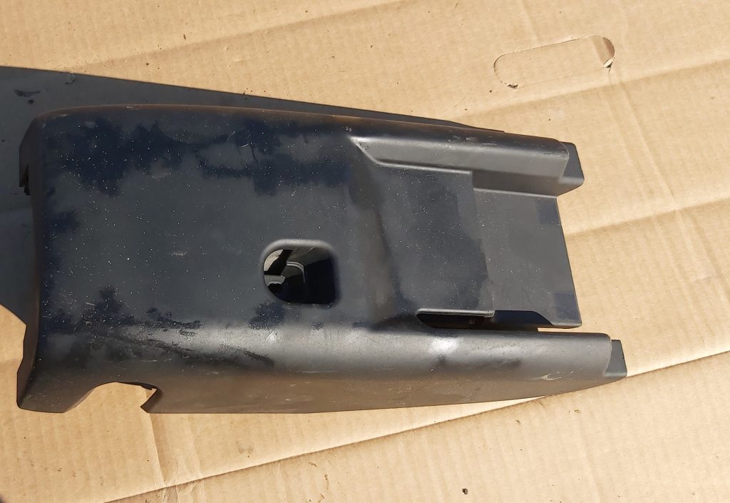 Stūres statnes putekļu aizsargs (salonā) priekš VW PASSAT 2007 UNIVERSAL SILVER 1 Stūres statnes putekļu aizsargs (salonā) priekš VW PASSAT 2007 UNIVERSAL SILVER