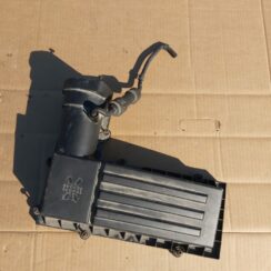 Gaisa filtra korpusa vāks priekš VW PASSAT 2007 UNIVERSAL SILVER