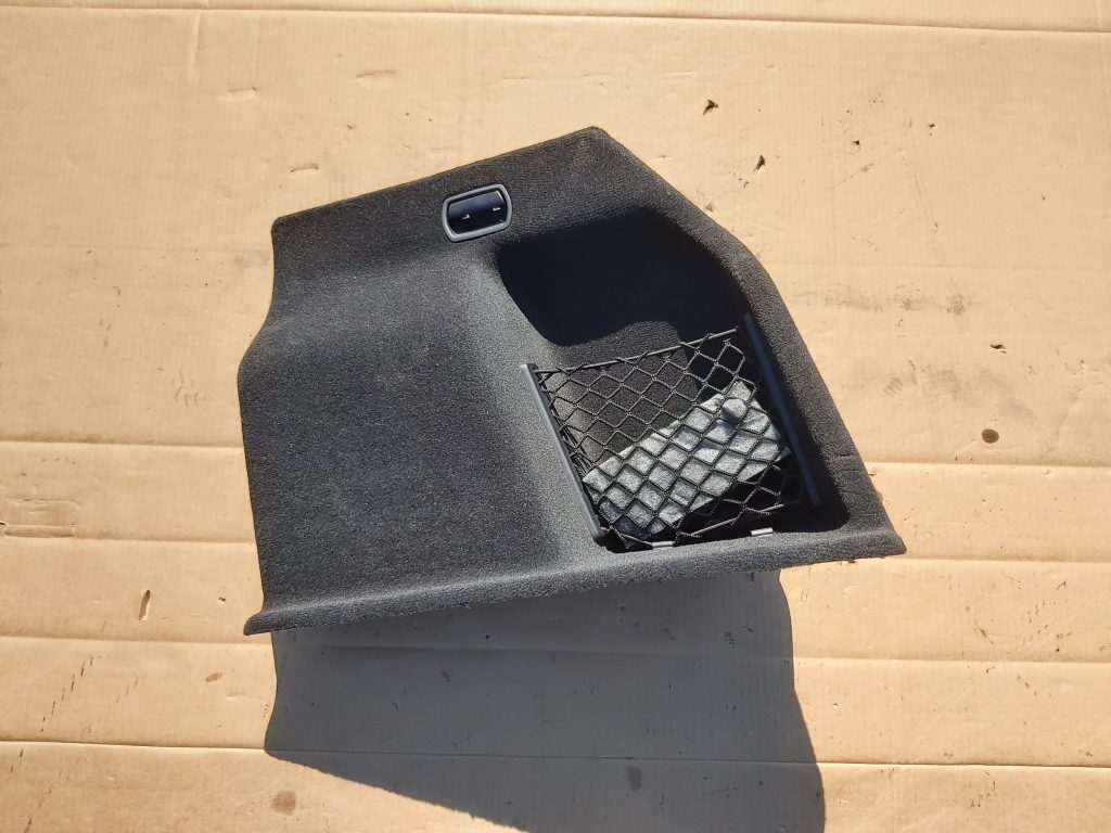 Bagāžnieka nodalījuma sānu apdare priekš MERCEDES BENZ E250 W212 2014 1 Bagāžnieka nodalījuma sānu apdare priekš MERCEDES BENZ E250 W212 2014