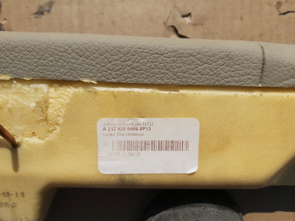 Aizmugurējo sēdekļu daļa priekš MERCEDES BENZ E250 W212 2014 2 Aizmugurējo sēdekļu daļa priekš MERCEDES BENZ E250 W212 2014