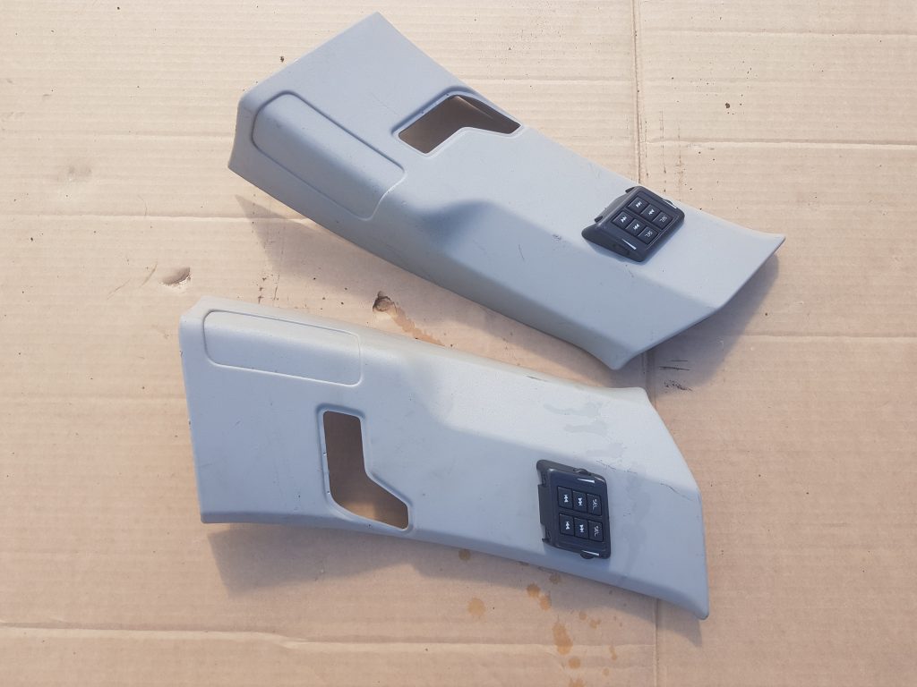 Vidējas salona statnes apdare priekš VOLVO XC90 2004 1 Vidējas salona statnes apdare priekš VOLVO XC90 2004