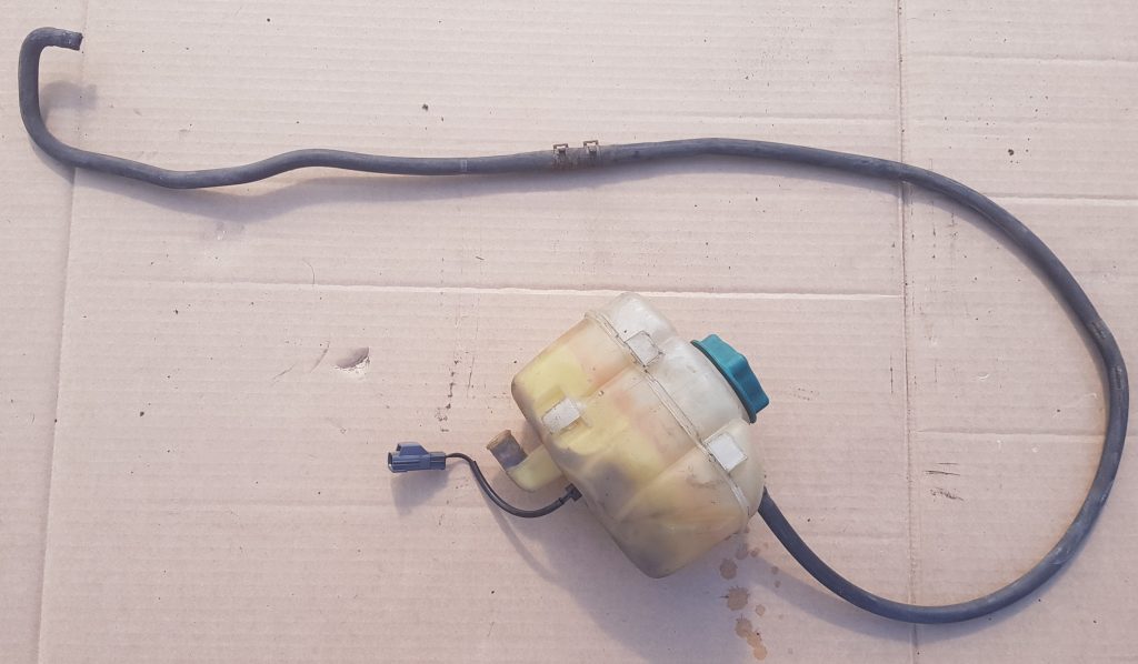 Dzesēšanas šķidruma tvertne priekš VOLVO XC90 2004 1 Dzesēšanas šķidruma tvertne priekš VOLVO XC90 2004