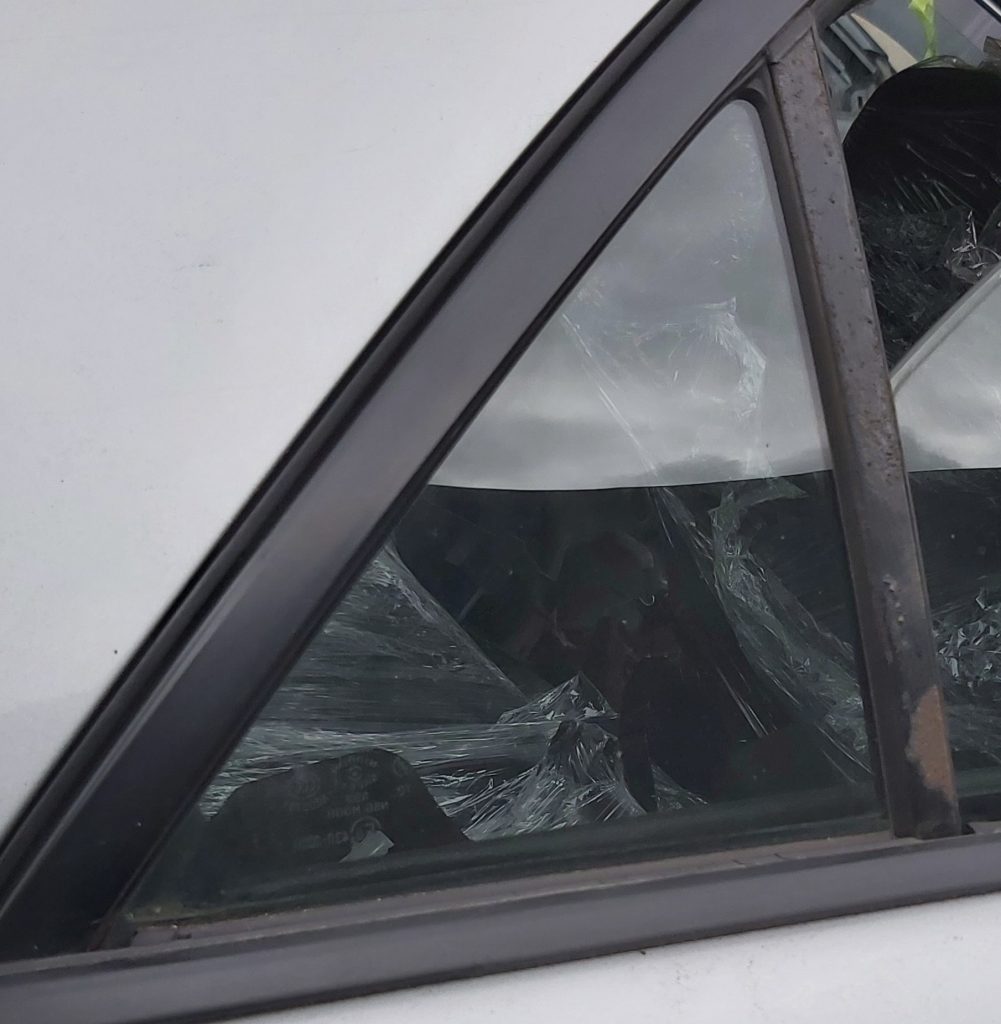 Labo durvju stūra stikls priekš MAZDA 6 2006 1 Labo durvju stūra stikls priekš MAZDA 6 2006