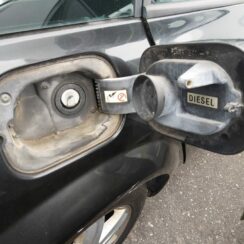 Degvielas tvertnes vāks priekš RENAULT MEGANE 2004