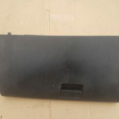 Mantu glabāšanas nodalījums pasažiera pusē priekš MAZDA 6 2006