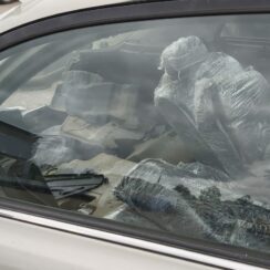 Aizmugurējo labo durvju stikls priekš TOYOTA AVENSIS 2004