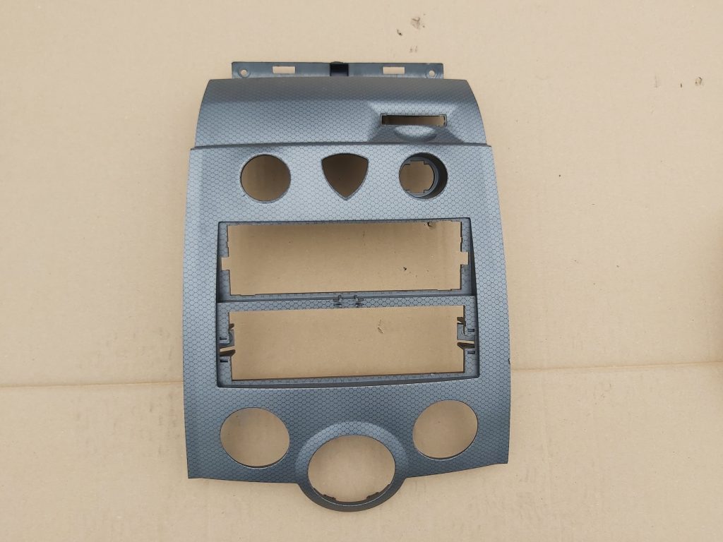 Mērinstrumentu paneļa dekoratīvais rāmis priekš RENAULT MEGANE 2004 1 Mērinstrumentu paneļa dekoratīvais rāmis priekš RENAULT MEGANE 2004