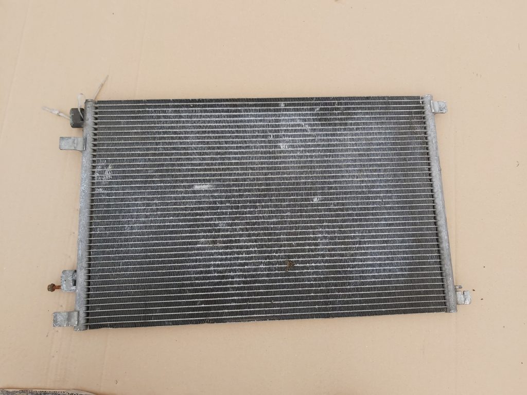 Gaisa kondicioniera radiators priekš RENAULT MEGANE 2004 1 Gaisa kondicioniera radiators priekš RENAULT MEGANE 2004