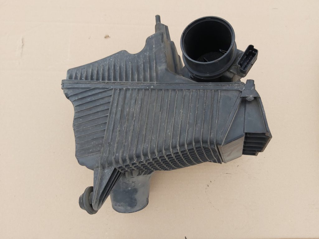 Gaisa filtra korpuss priekš RENAULT MEGANE 2004 2 Gaisa filtra korpuss priekš RENAULT MEGANE 2004