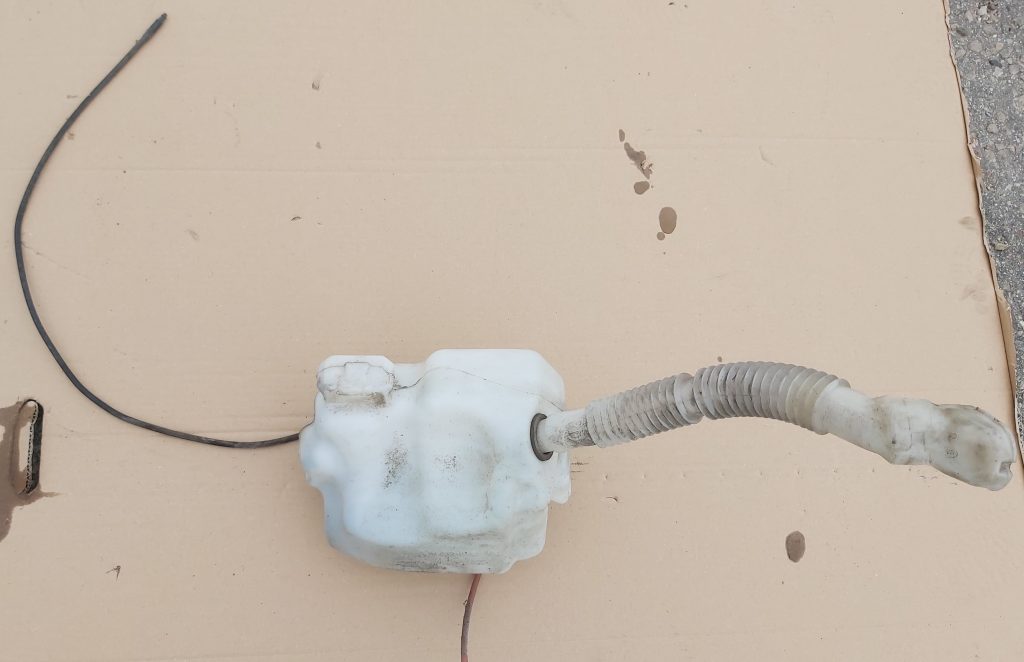 Mazgātāja šķidruma tvertne priekš RENAULT MEGANE 2004 1 Mazgātāja šķidruma tvertne priekš RENAULT MEGANE 2004