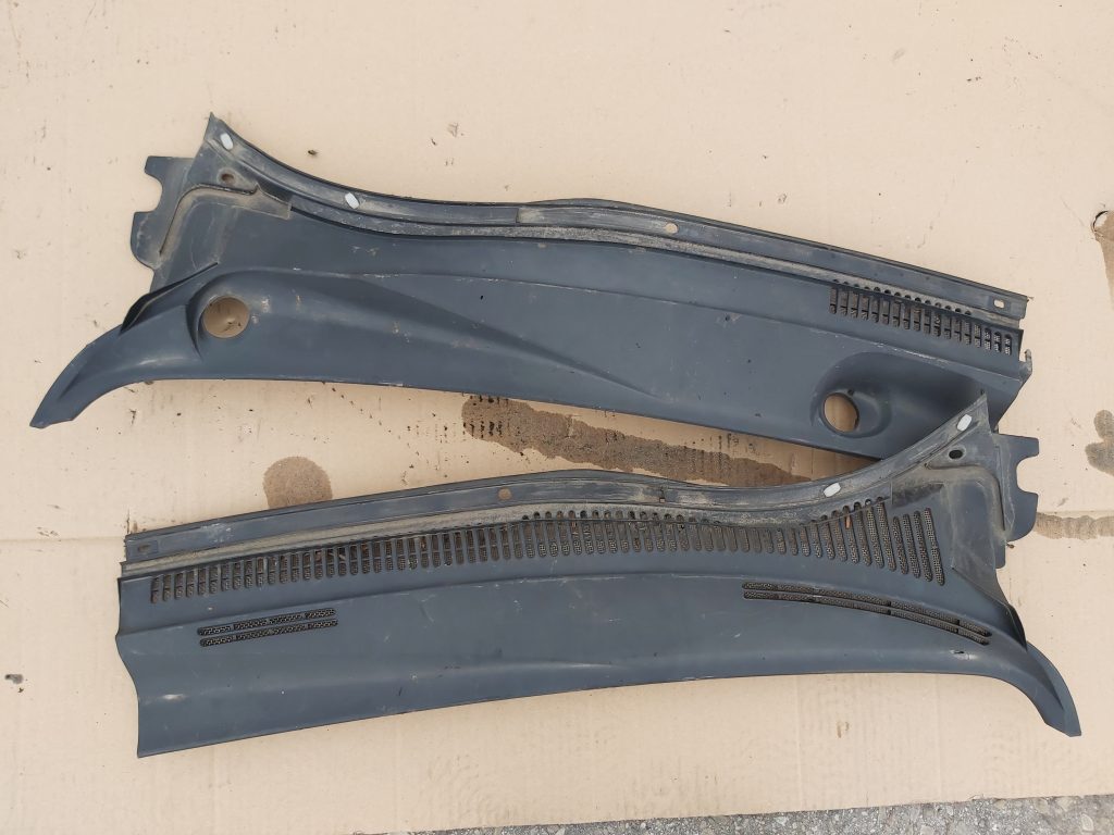 Vējstikla uzlikas (deflektora) režģis priekš TOYOTA AVENSIS 2004 1 Vējstikla uzlikas (deflektora) režģis priekš TOYOTA AVENSIS 2004