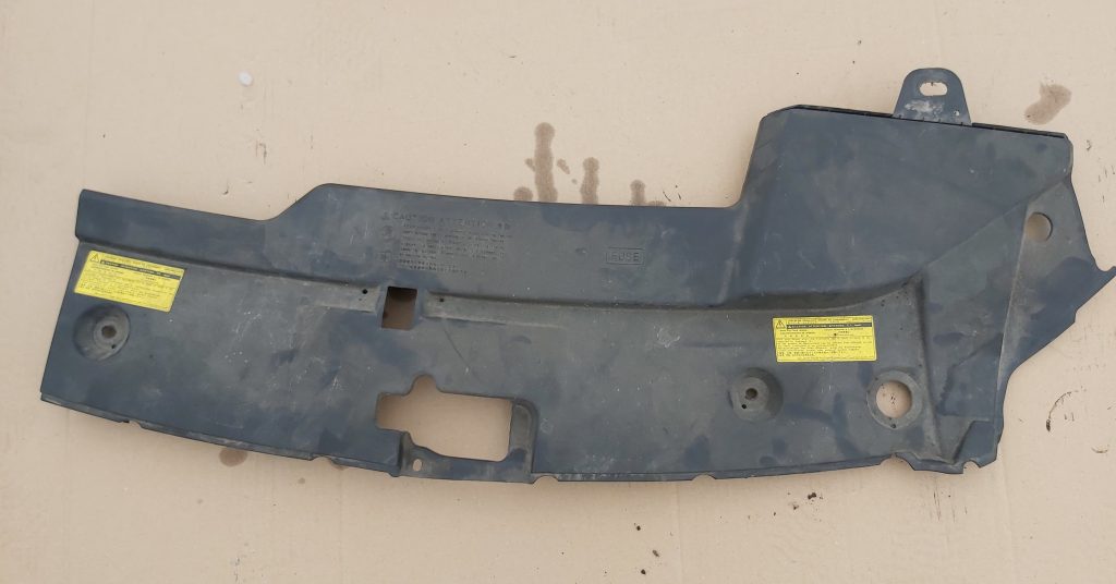 Radiatoru augšēja uzlika priekš TOYOTA AVENSIS 2004 1 Radiatoru augšēja uzlika priekš TOYOTA AVENSIS 2004