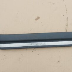 Sliekšņa priekšēja kreisa uzlika (salonā) priekš TOYOTA AVENSIS 2004