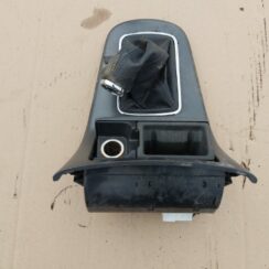 Centrālās konsoles apdares lielākā daļa priekš TOYOTA AVENSIS 2004