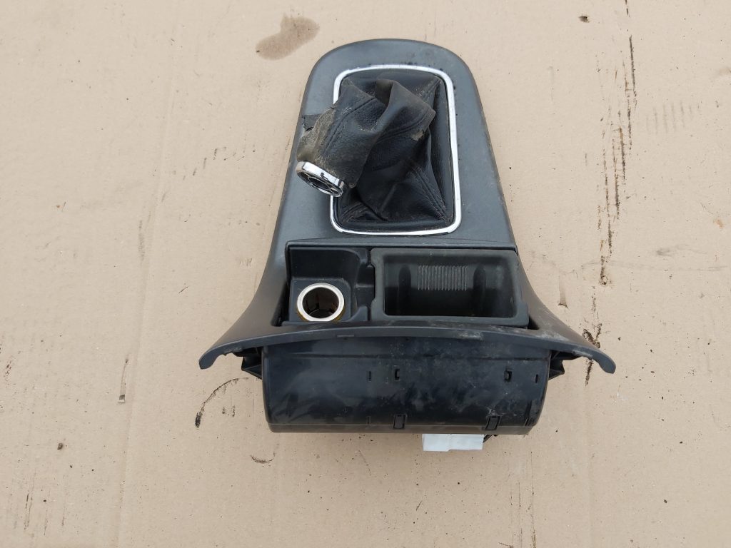 Centrālās konsoles apdares lielākā daļa priekš TOYOTA AVENSIS 2004 1 Centrālās konsoles apdares lielākā daļa priekš TOYOTA AVENSIS 2004