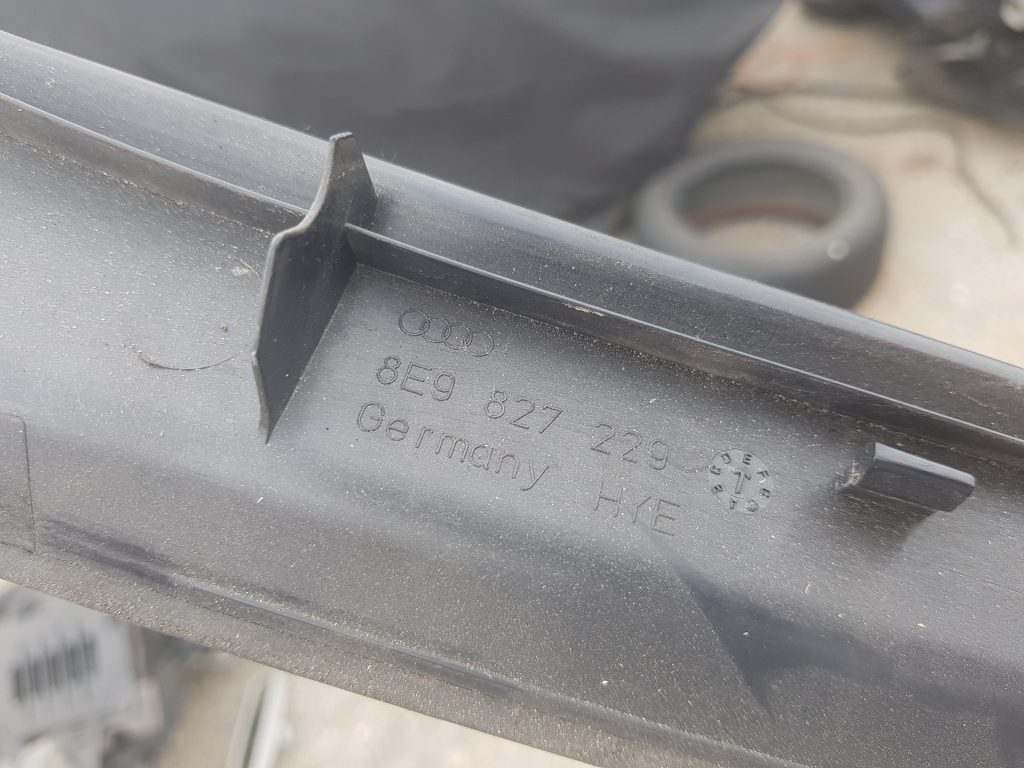 Bagāžnieka nodalījuma plastmasa priekš AUDI A4 2005 2 Bagāžnieka nodalījuma plastmasa priekš AUDI A4 2005