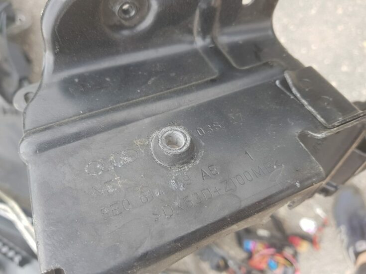 ABS bloka kronšteins priekš AUDI A4 2005