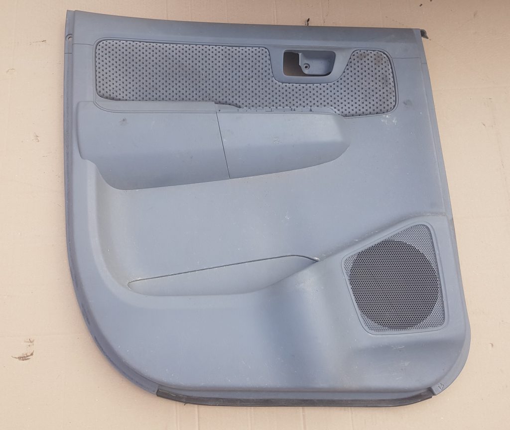 Aizmugurējo kreiso durvju apdare priekš TOYOTA HILUX 2009 1 Aizmugurējo kreiso durvju apdare priekš TOYOTA HILUX 2009